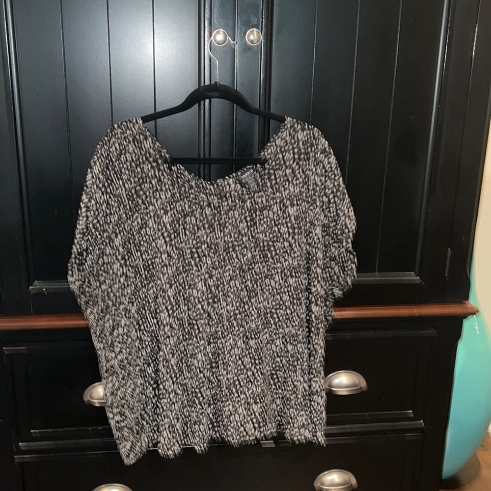 NWOT - Torrid black and white spotted top